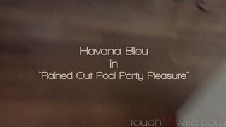 Havana Bleu várja a óriási fügyit
