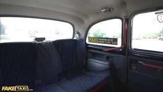 Fake Taxi - Kiara Lord a magyar tini a taxiban kamatyol