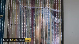 Brazzers - Karma Rx a hippi csávóval hancúrozik