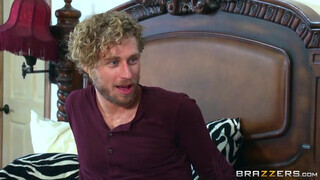 MILF Sheridan szeret farkat szopni - Brazzers