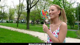 BraceFaced - foncsikos és fogszabályzós tini gádzsi