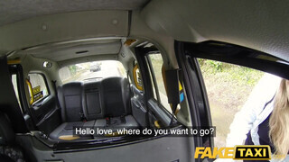 Fake Taxi - Hatalmas cicis fiatal gádzsi a hátsó ülésen