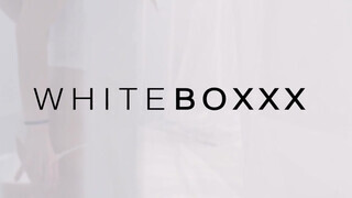 WhiteBoxxx - Naomi bevállalja a gigászi fügyit