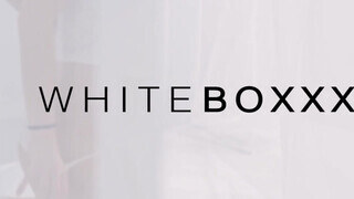 WhiteBoxxx - kicsmellű nőci keményen megdöngetve