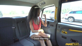 Fake Taxi - Tina Fire a gigantikus cicis néger csaj
