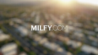 MILFY - Lauren Phillips az popsi kedvelő háziasszony
