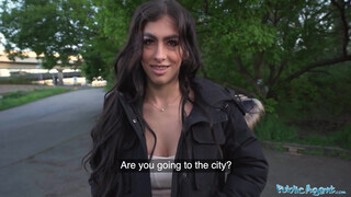 Public Agent - Alicia Trece a fogszabályzós latina szuka