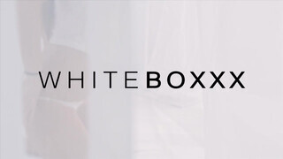 WHITEBOXXX - Eveline Dellai fenékbe kurelva