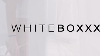 WHITEBOXXX - Tini gádzsi játszik a puncijával