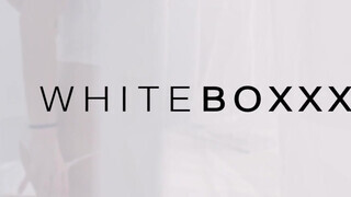 WHITEBOXXX - Isabella De Laa meghágva a kanapén