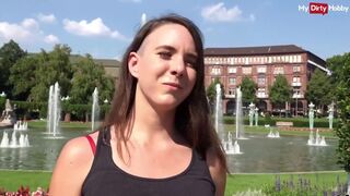 Német turista csajszi kültéri anális kettyintése