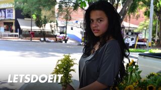 Aranyos csoki milf selena gomez mélyen kefélve latin amerikai muffban