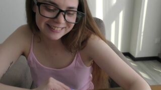 Csintalan tini könyvmoly tanul anatómiát egy igazi termetes faszon! 18 éves