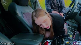 Autós szajha orálozza és megbasszák, miután lebukott egy nyilvános verésen - pov